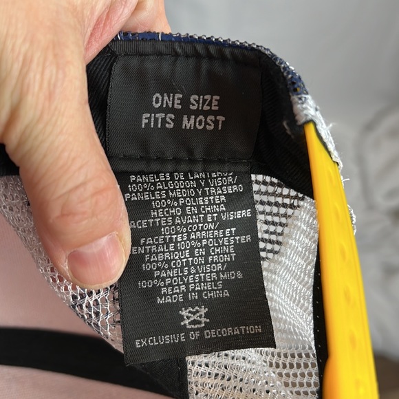 Lids Nashville Predators Gold SnapBack Trucker Hat with Hockey Player De… - Picture 5 of 6